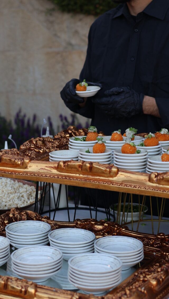 A TASTE AROUND THE WORLD

הקונספט של הבופה באירוע הזה נבנה כמסע קולינרי מסביב לעולם — בכל עמדה חיכה לאורחים מטבח אחר, עם מנות וטעמים שנבחרו במיוחד בהשראת אותה מדינה.